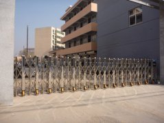 家居广场伸缩门